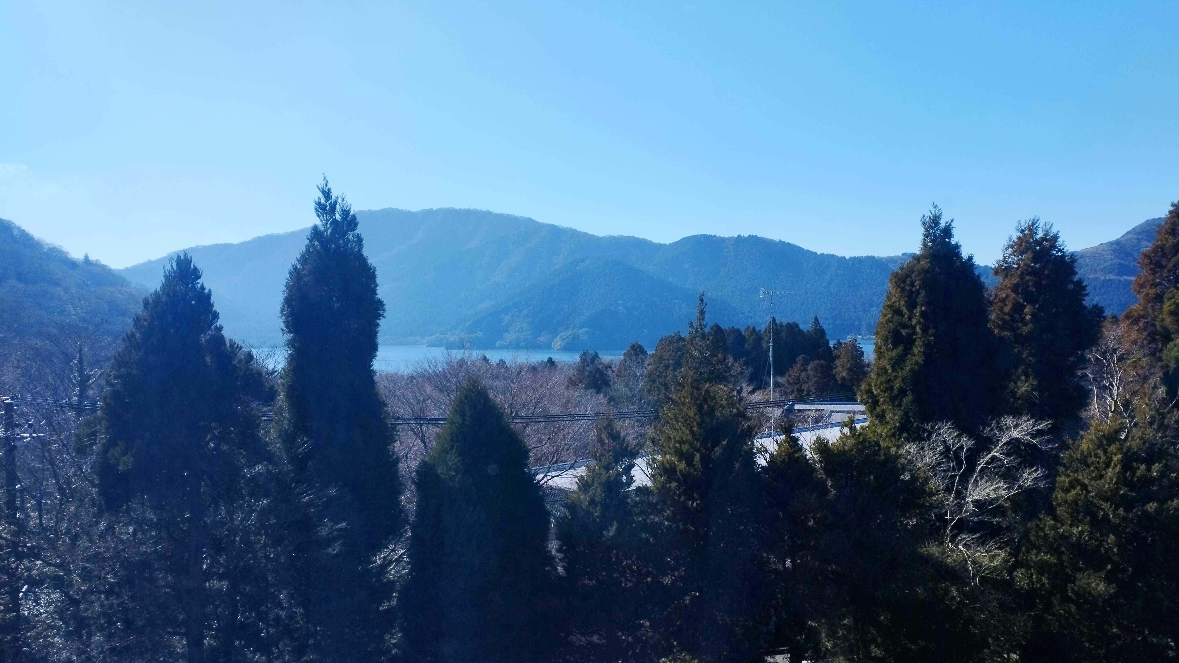 【洋室】お部屋からは芦ノ湖や箱根の山々が観られます