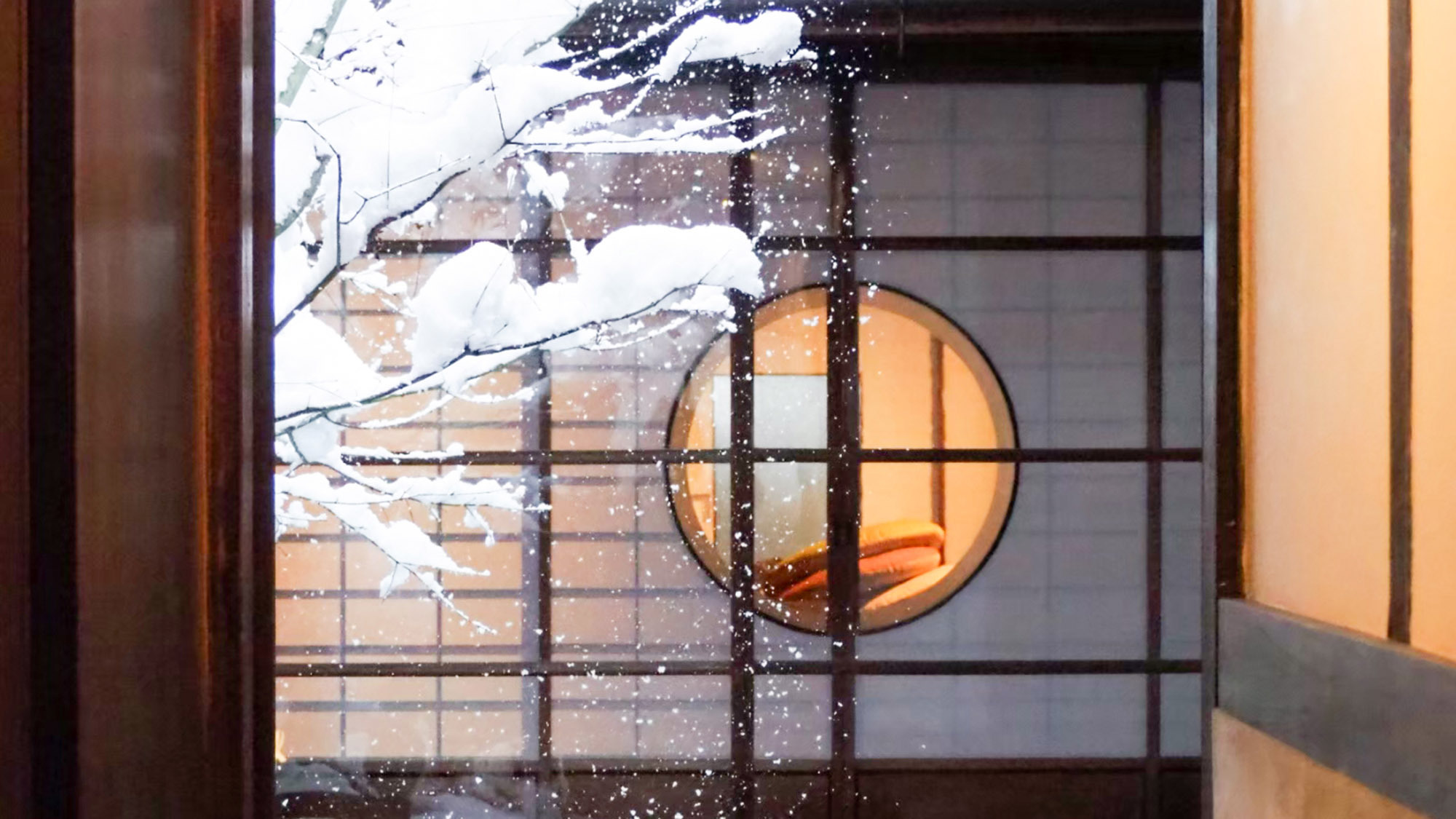 ・【坪庭】冬の坪庭。雪の美しさに心打たれます