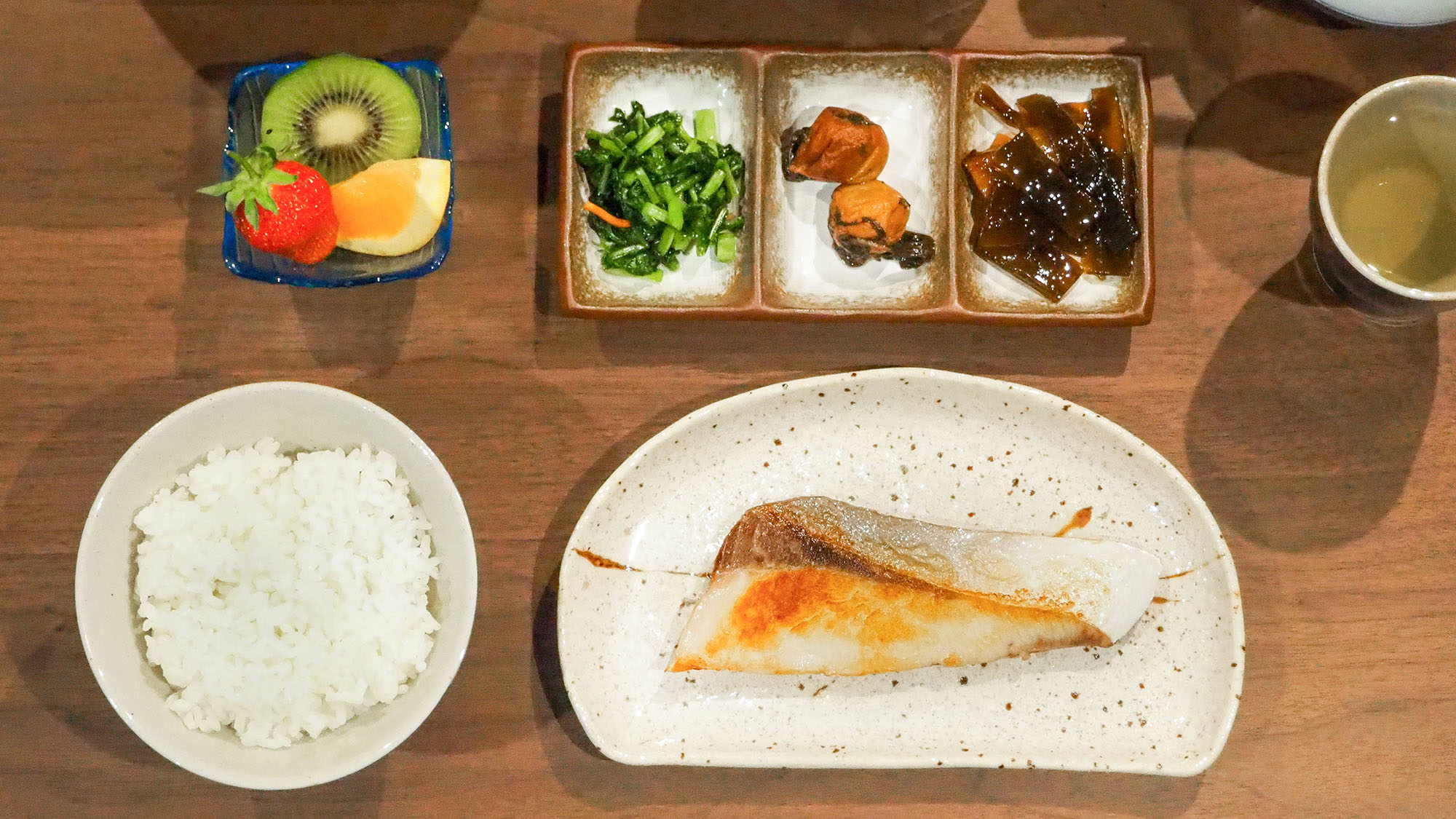 ・【朝食】地元の水産加工販売業者が作った鮮魚の干物をご堪能ください