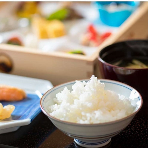 朝食：ご飯はおかわりしてください！自慢のこしひかりです