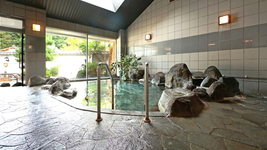 ◆～石の湯～岩風呂内湯「庭園を眺めながらごゆっくりお過ごしください」