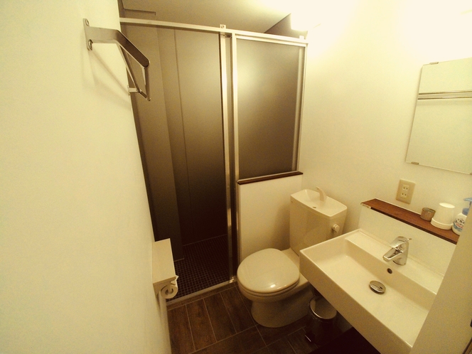 テラヤマ部屋専用室外トイレ／シャワー室
