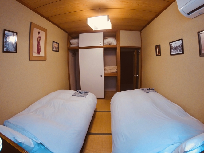 オオシマ部屋２ Reverse angle of twin-bed rooms