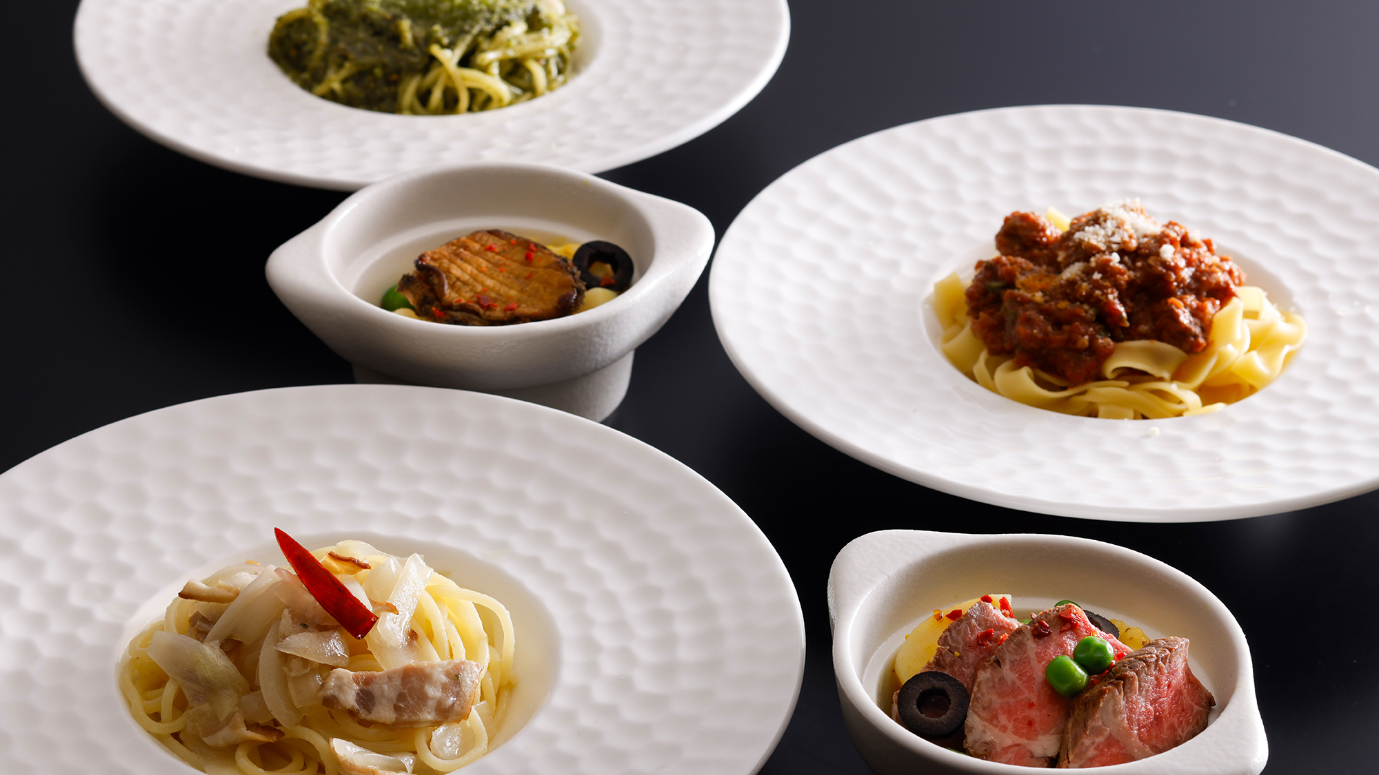 メインは淡路牛または魚介料理をチョイス。淡路島生パスタは3種類の味からお好みで選んで