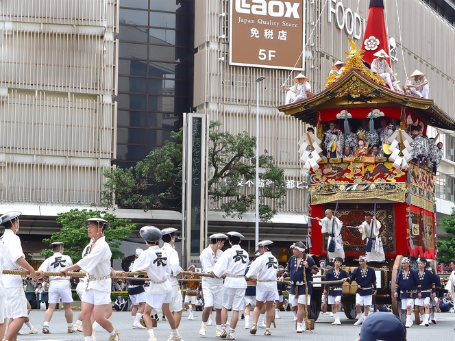 祇園祭のハイライト、大迫力の山鉾巡行