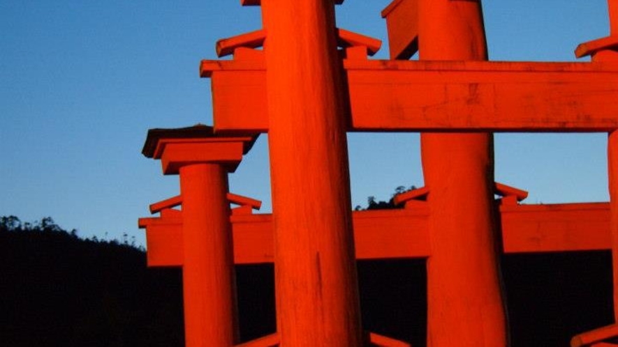 【夜の厳島神社】夜は人通りも少なくムード満載です