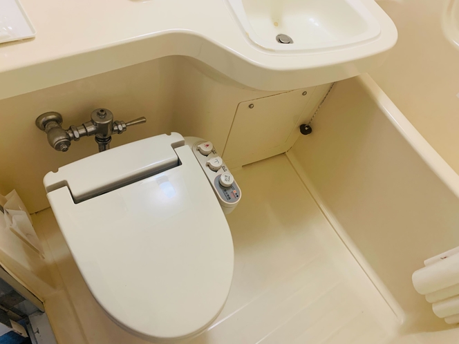 【バスルーム】温水洗浄機能付き便座全室完備