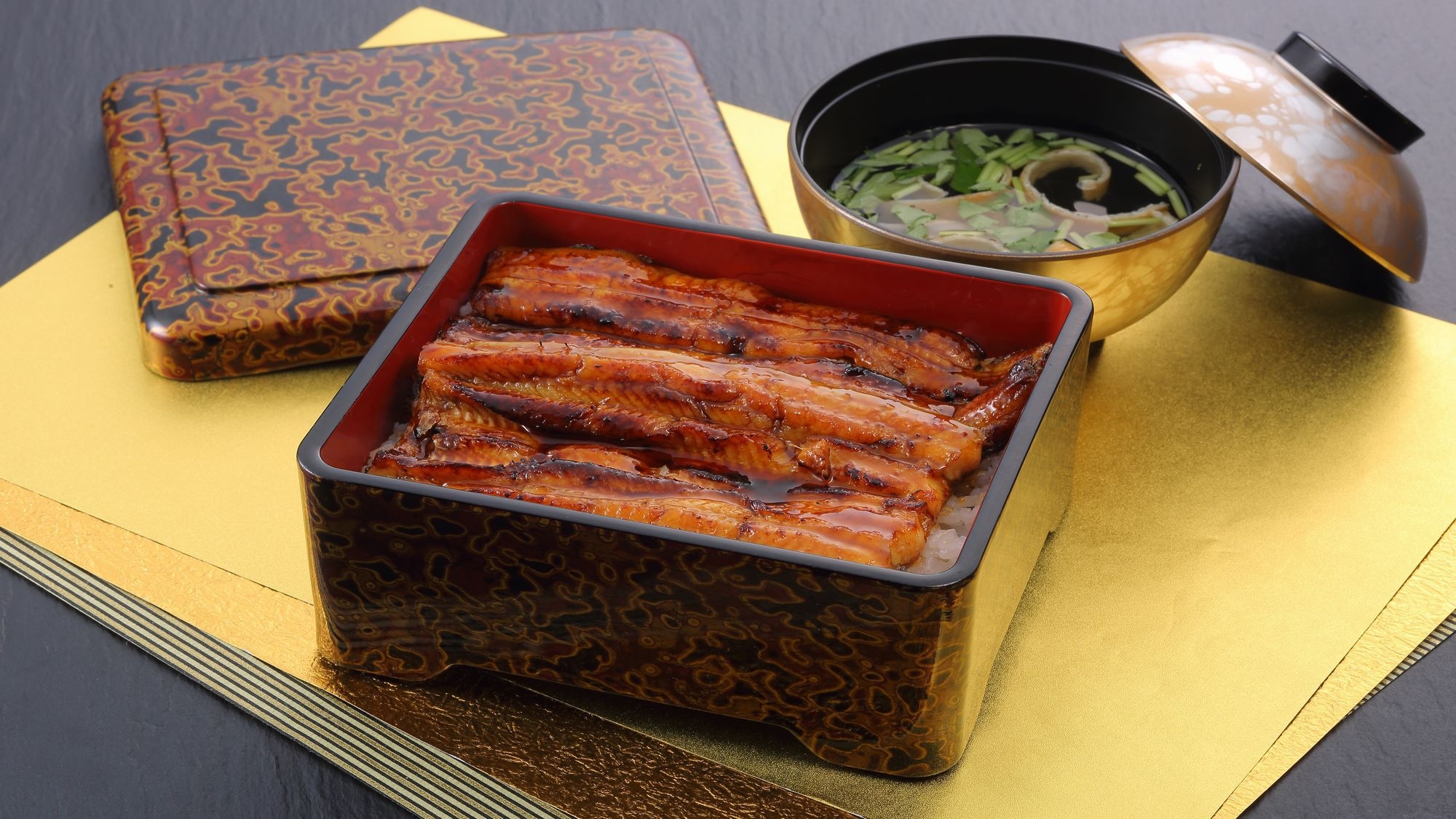 ＜ライトアップされた空港を一望しながら特別な時間を＞最上階での和食ディナー／2食付