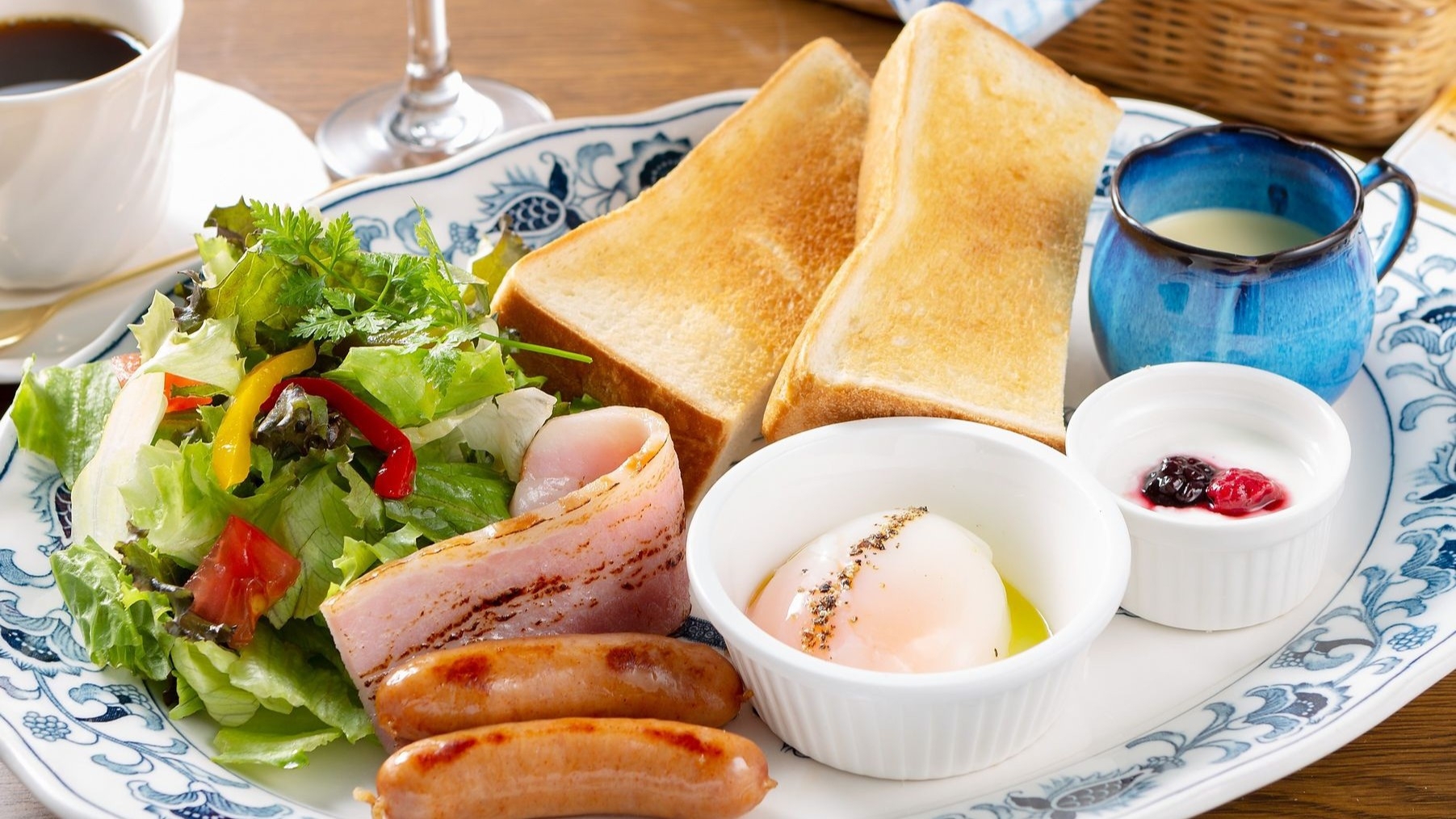 【一泊朝食付き】全五棟の離れで贅沢な時間を・・・隣接のカフェでの朝食付きプラン