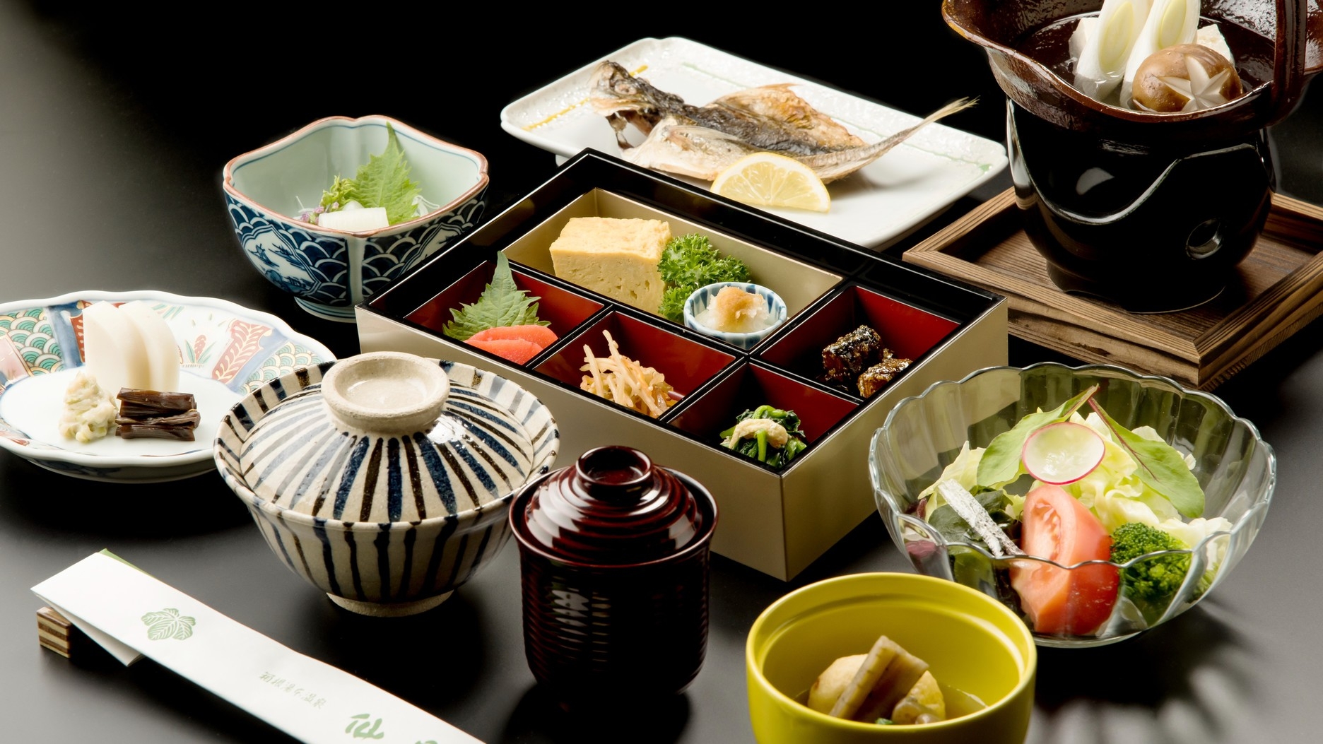 【吟味少量】会席料理とワンドリンクで乾杯♪　お部屋食で貸切風呂のある全五棟の離れ　山家荘　