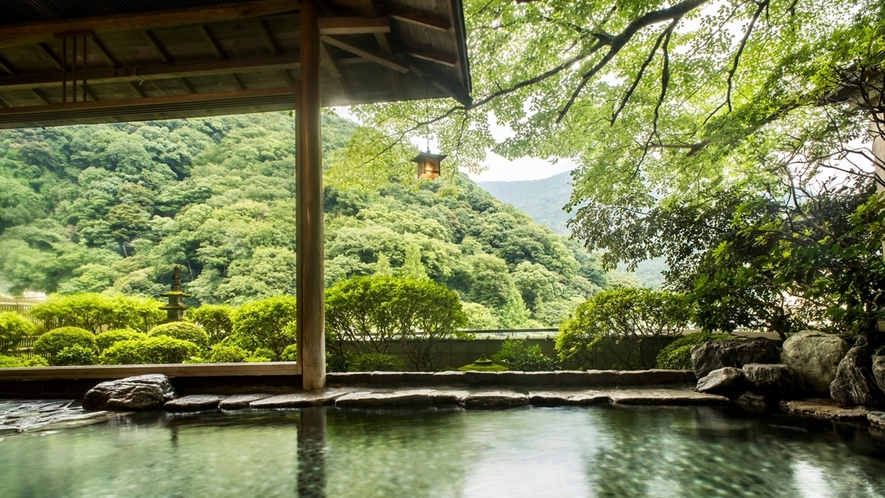  展望露天風呂からは山々を一望