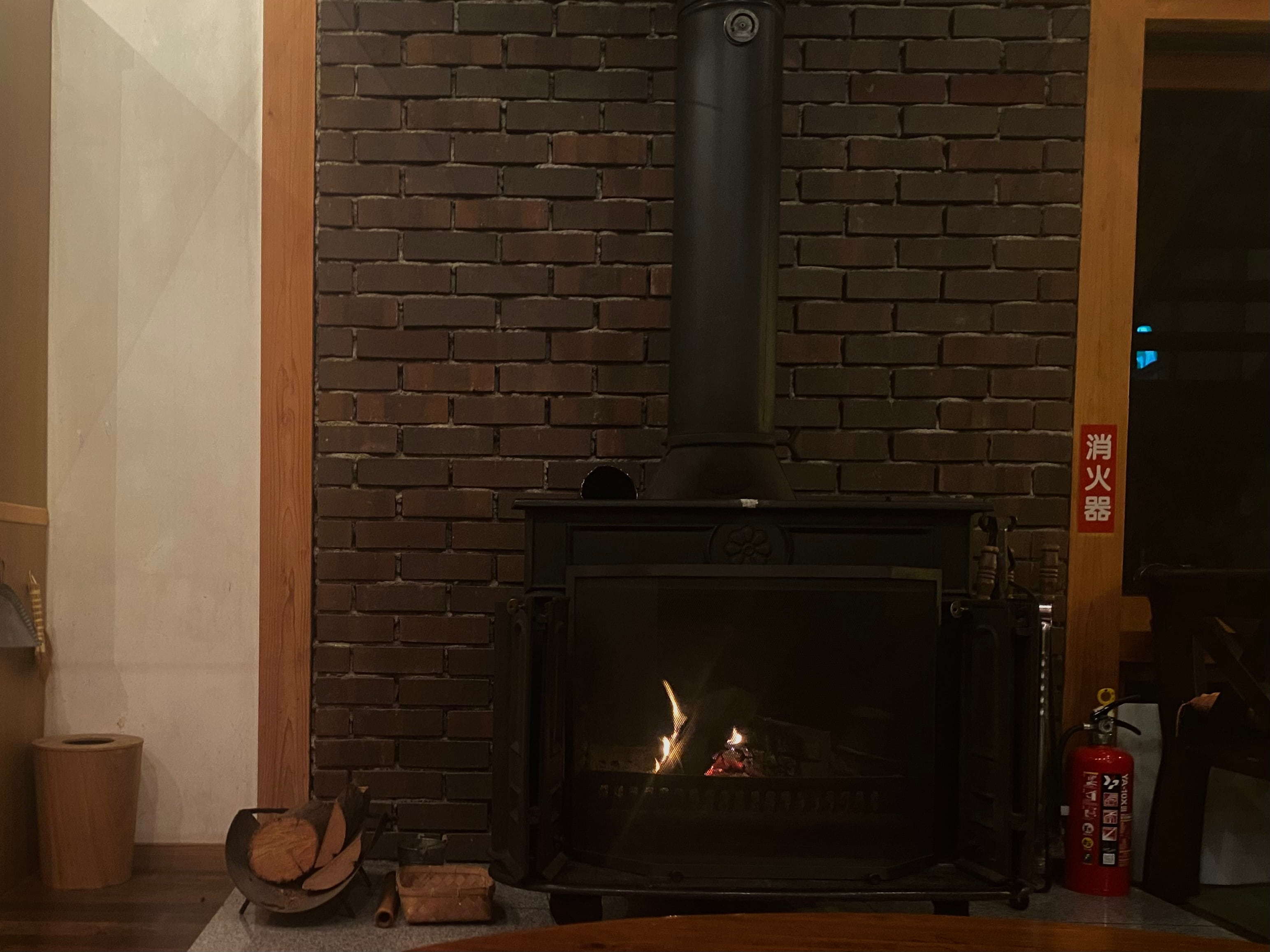 ここで火を灯して、待っています