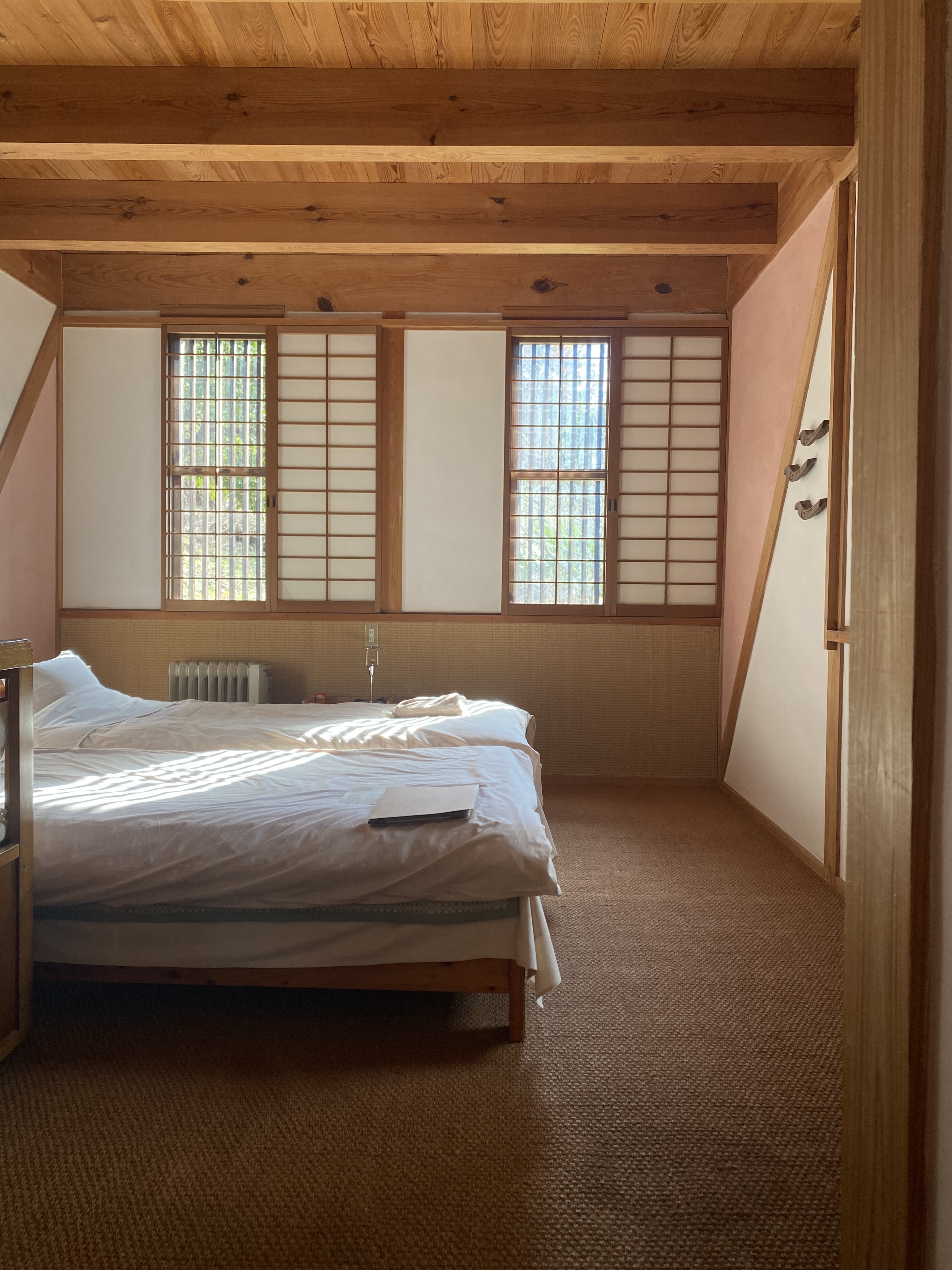 シンプルで心地よい洋室