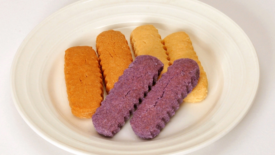 バリエーションのある伝統菓子「ちんすこう」　©OCVB