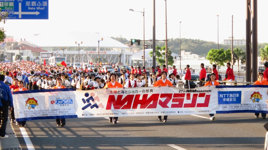 那覇マラソン　毎年12月に行われる沖縄最大のマラソン大会　©OCVB