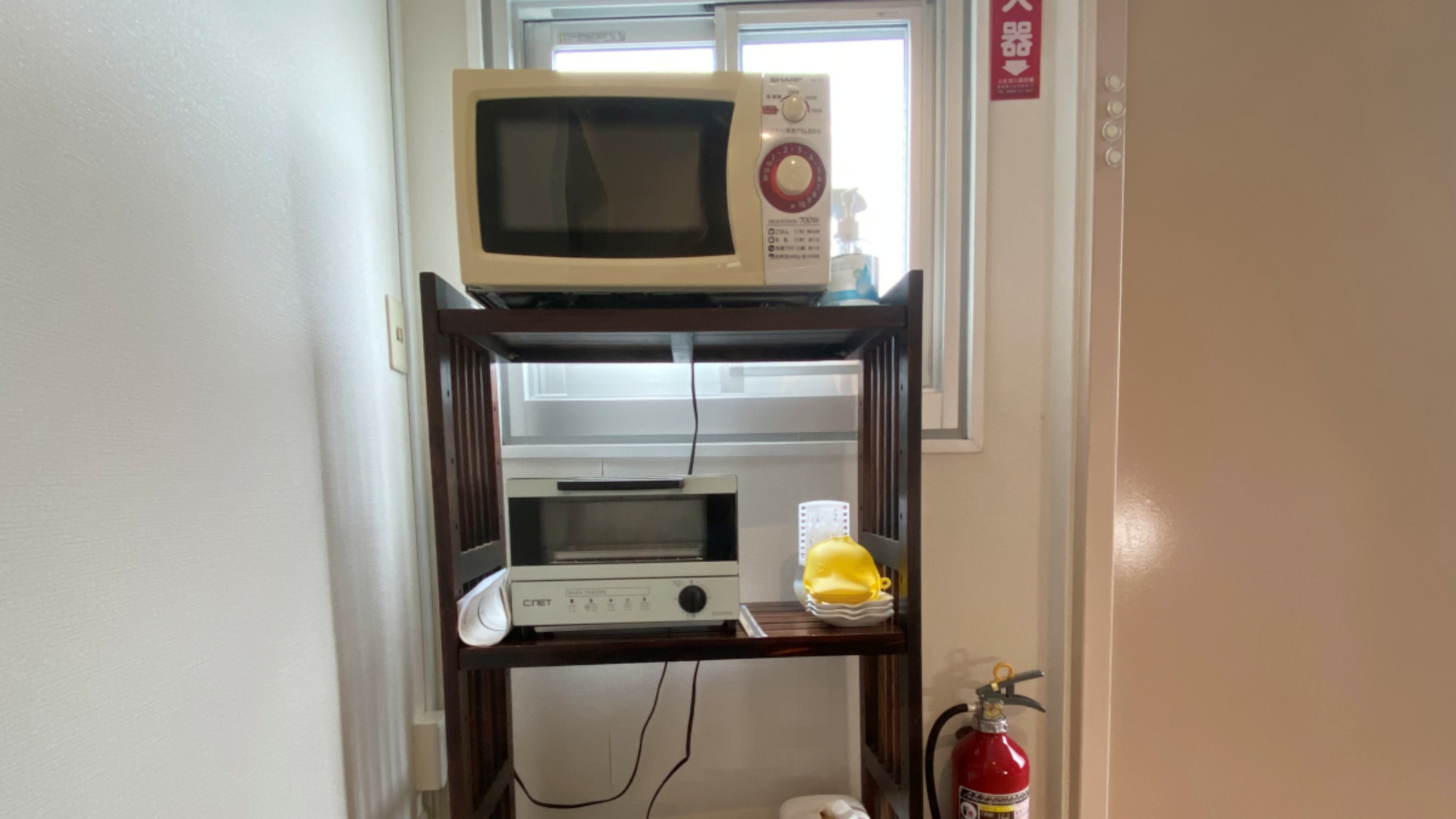 【館内一例】3階・4階共用部には電子レンジやトースターなどの備品あり。ご自由にお使い下さい。