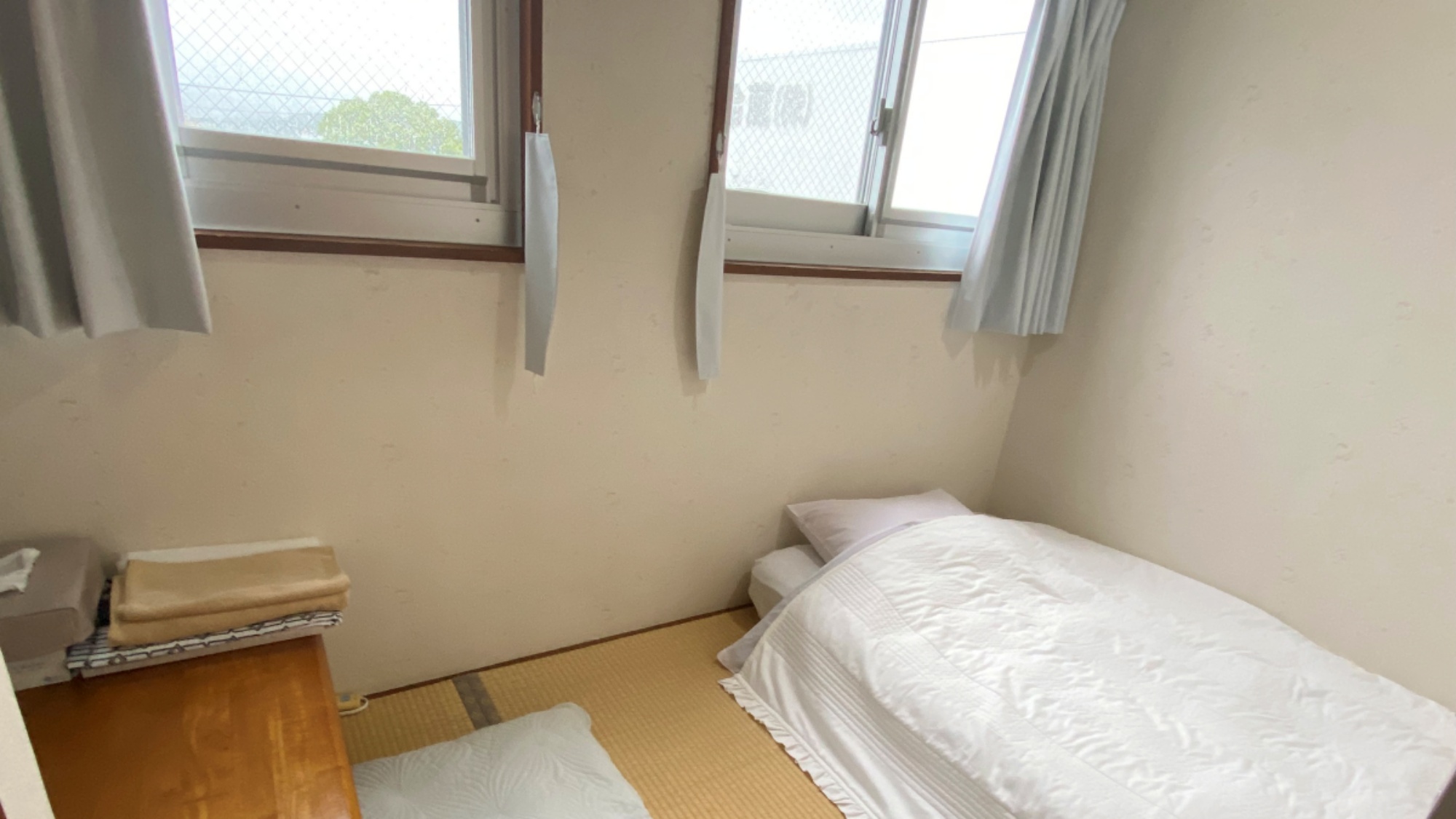 【3階禁煙和室】起きて半畳・寝て一畳♪程よい狭さが落ち着くという方にオススメのお部屋です。