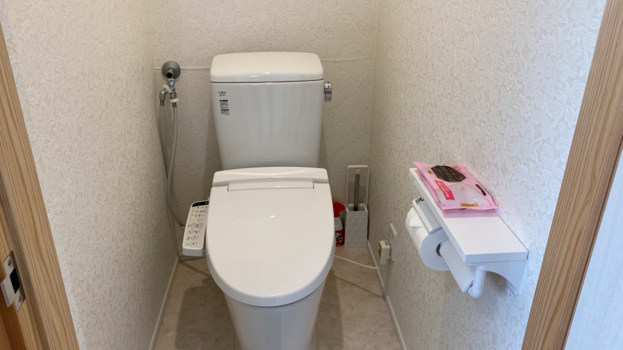 【1階禁煙二間和室】洗浄機付トイレはうれしい独立タイプ。清潔さを心がけています。