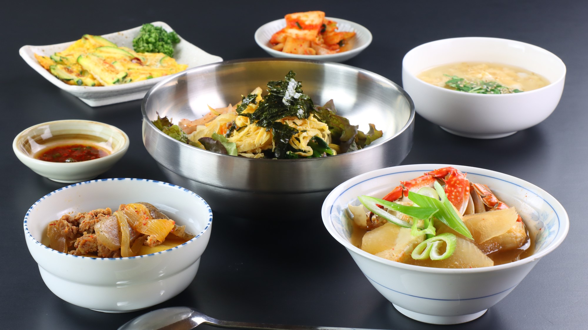 夕食全体　韓国の家庭料理をお楽しみください