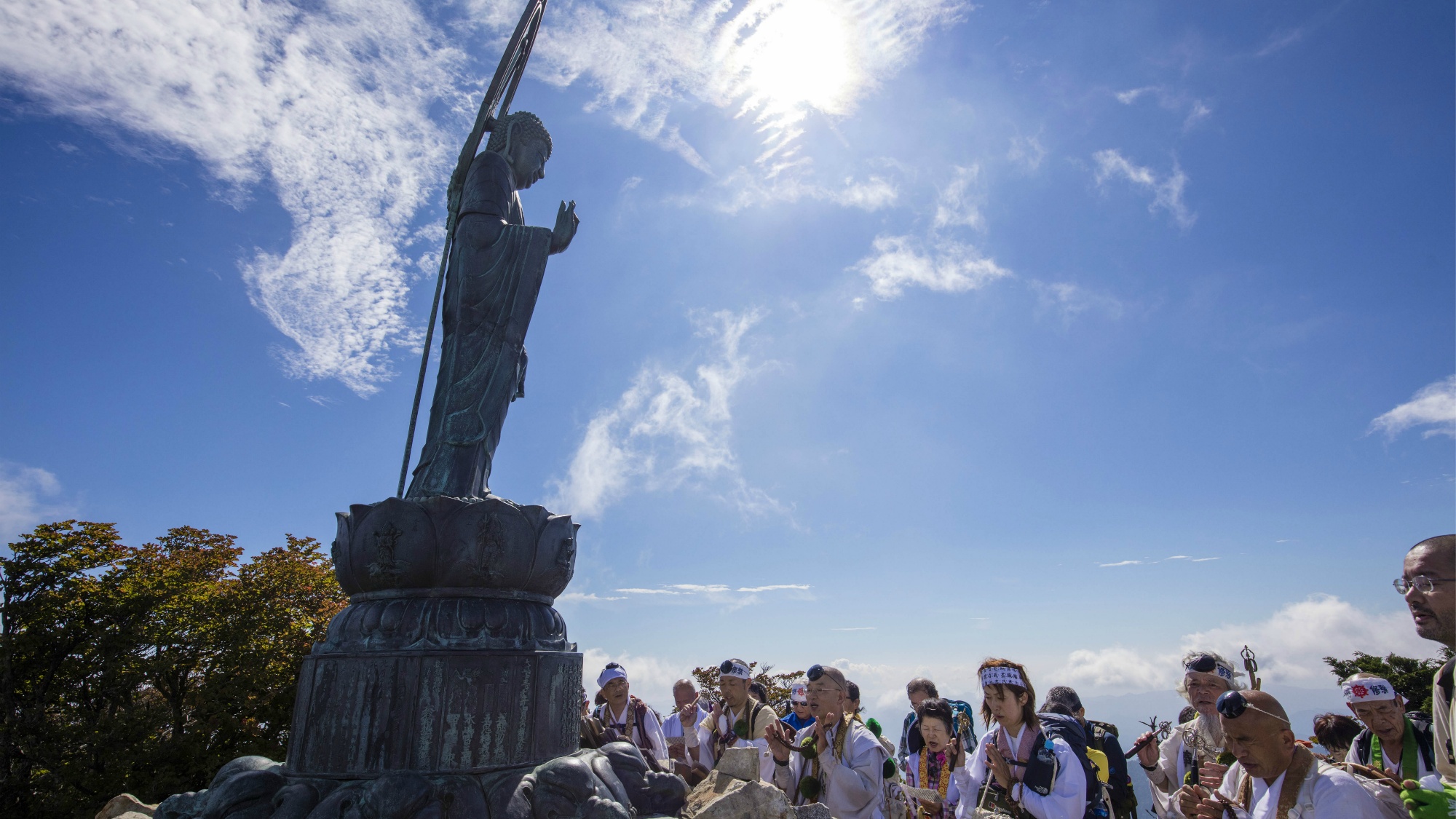 【釈迦ケ岳】山頂は「大峯奥駈道」を通るルートになっており「釈迦如来」が迎えてくれます。