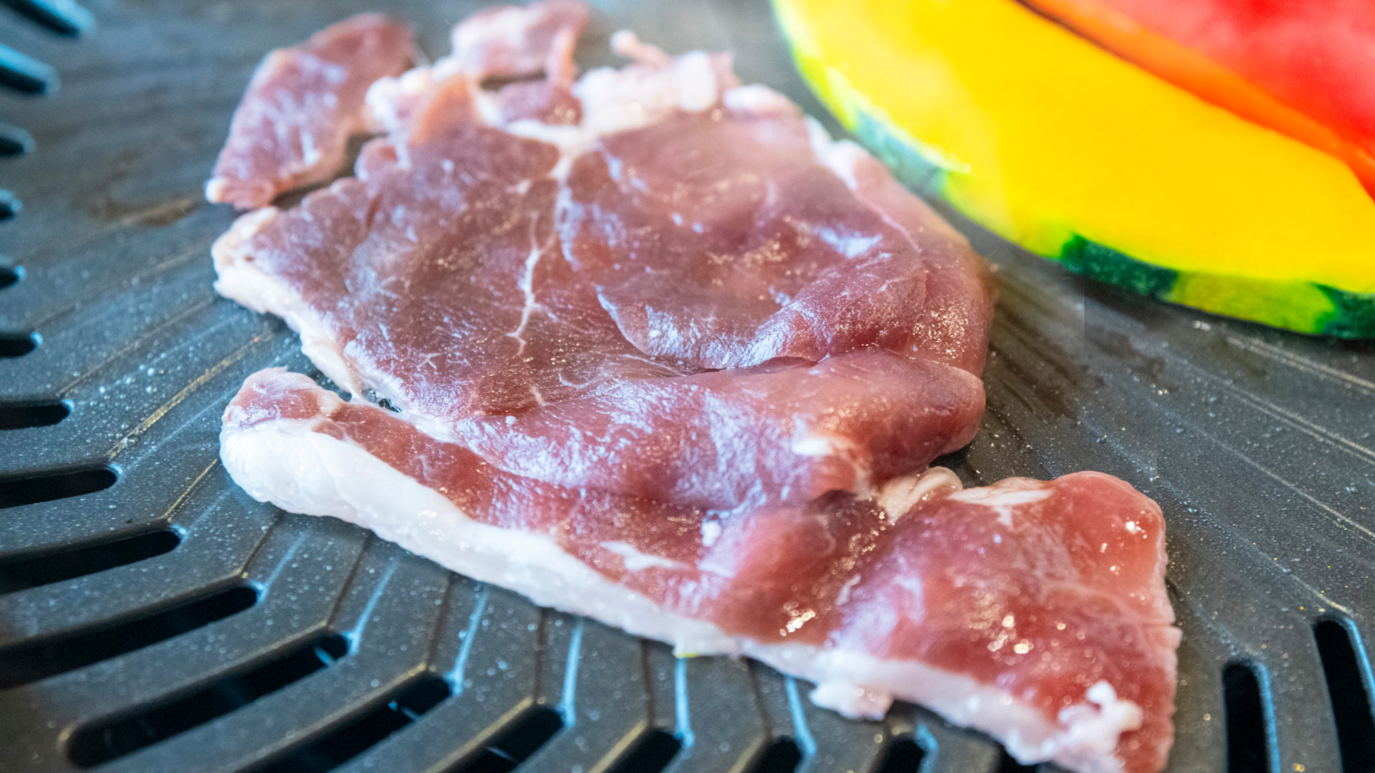 ジビエ一例：当館で取り扱う鹿肉は柔らかくて臭みがなく、上質な香りと旨みを存分にご堪能いただけます。