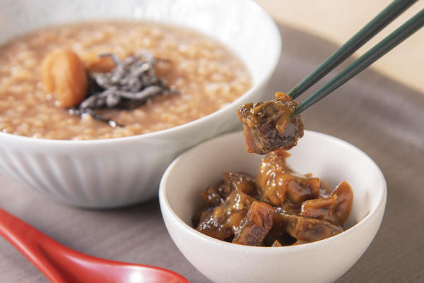 奈良の伝統的な漬物の一種で、野菜を塩漬けにし、酒粕に漬けたもの。