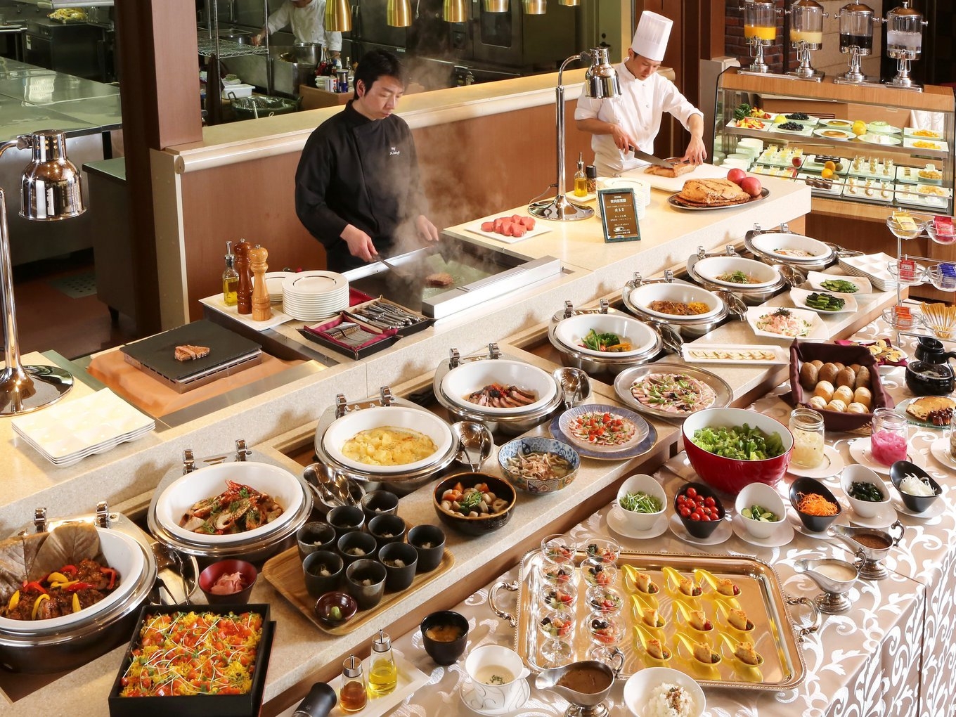 【グループホテルレストラン夕食付】極上のステイ・本格ビュッフェ夕食付プラン