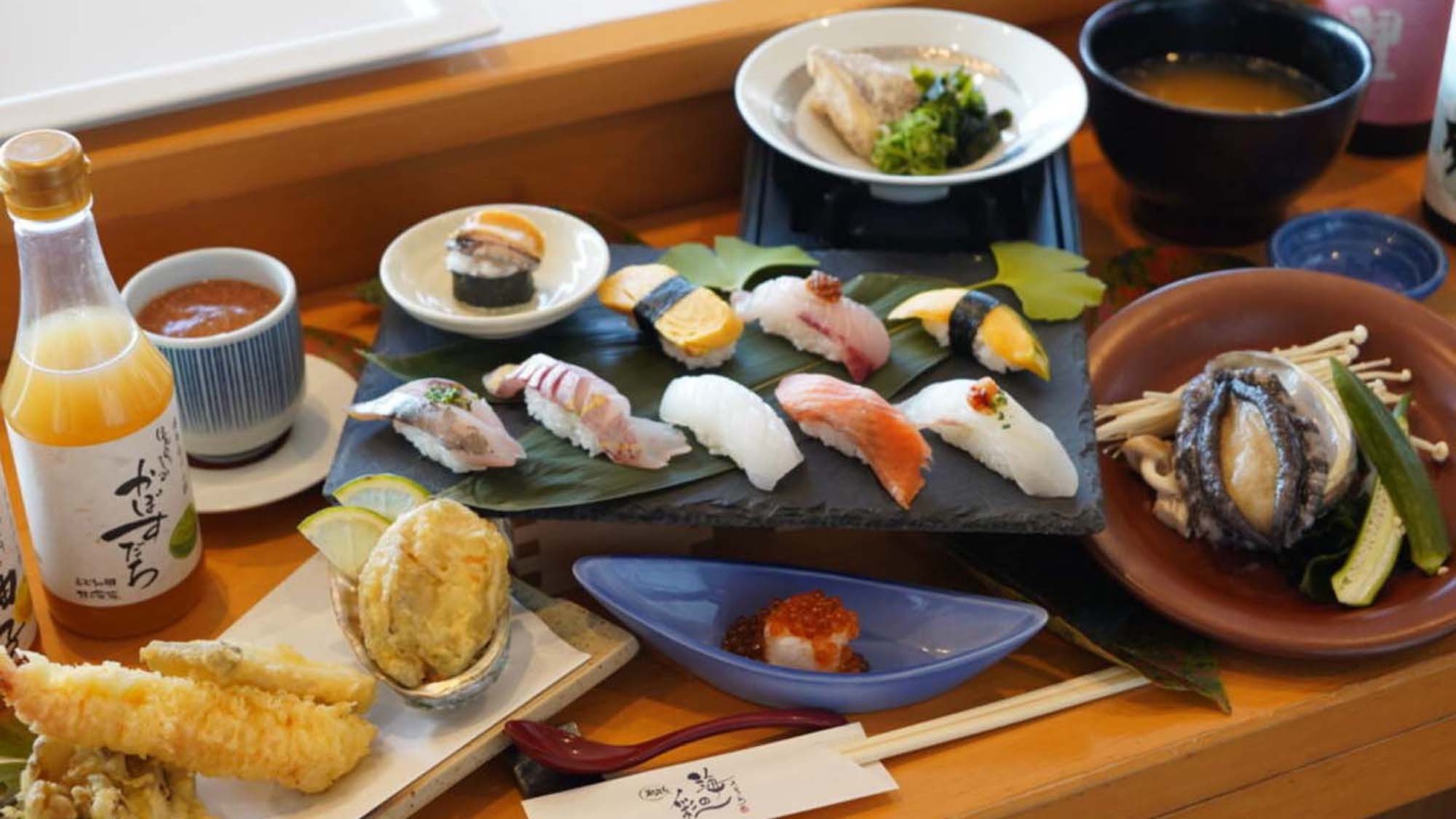 【新春SALE】先着13，900円！夕食は 豪華！鮑尽くし鮨コース＆海辺のコテージSTAY＜夕食付＞