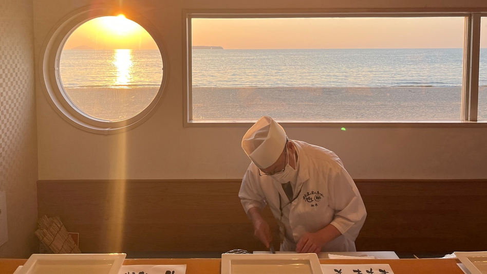 ＜海辺の鮨宿-SUSHIYADO＞海を見ながら本格鮨！名物活き鮑ステーキ＆地魚刺身も！コテージステイ