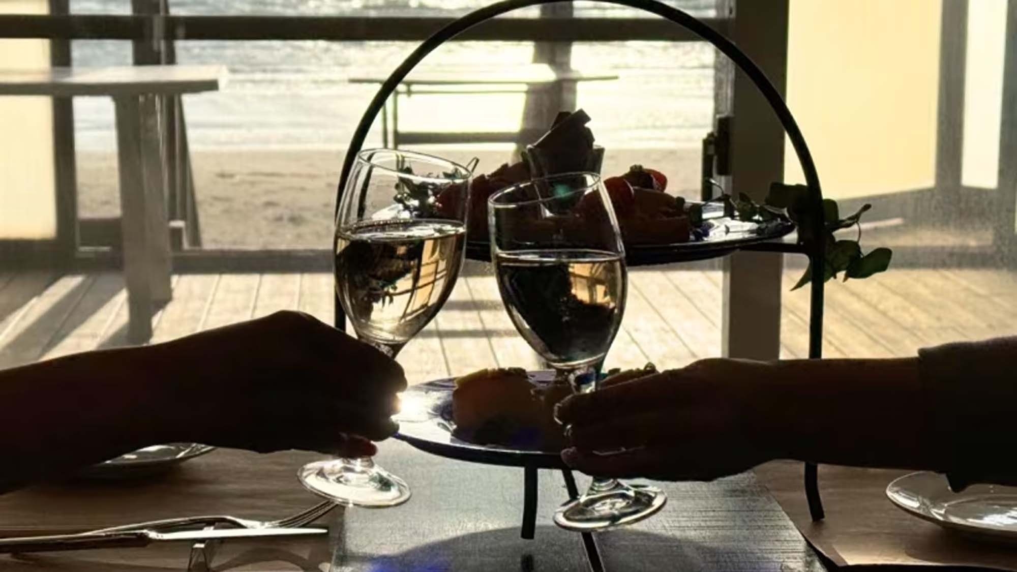 【冬SALE】鮑づくし贅沢鮨コース＆朝食をブランチに！ランチビュッフェ付海辺のコテージお寝坊プラン