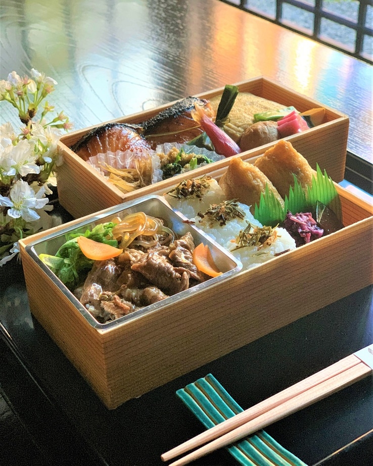 【〜贅沢弁当〜下鴨茶寮 おうち料亭付きプラン】和牛すき焼き、焼物、出汁巻き他９品のお弁当を堪能！