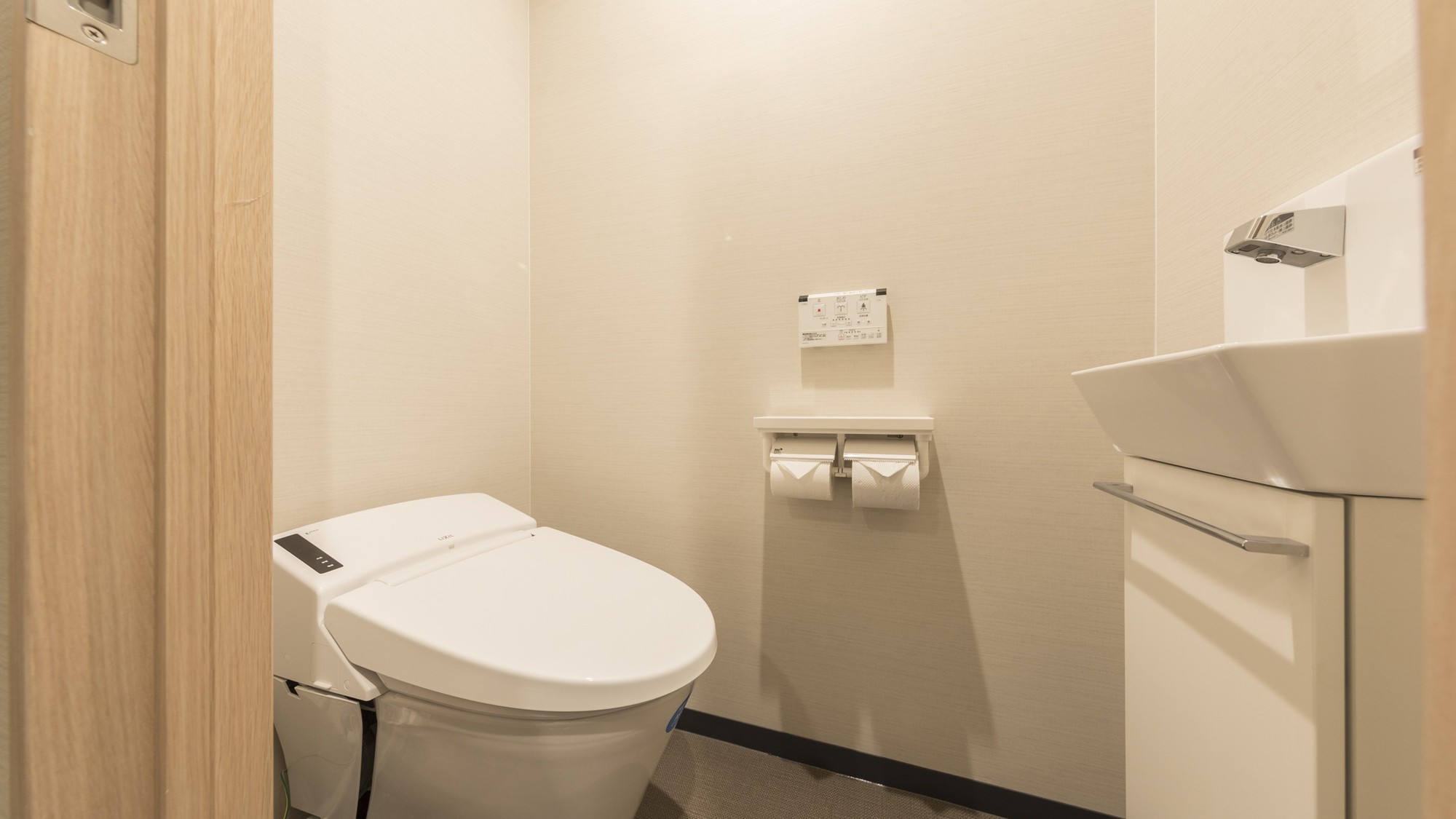 ■デラックスツイン｜トイレとバスルームは別々となっております