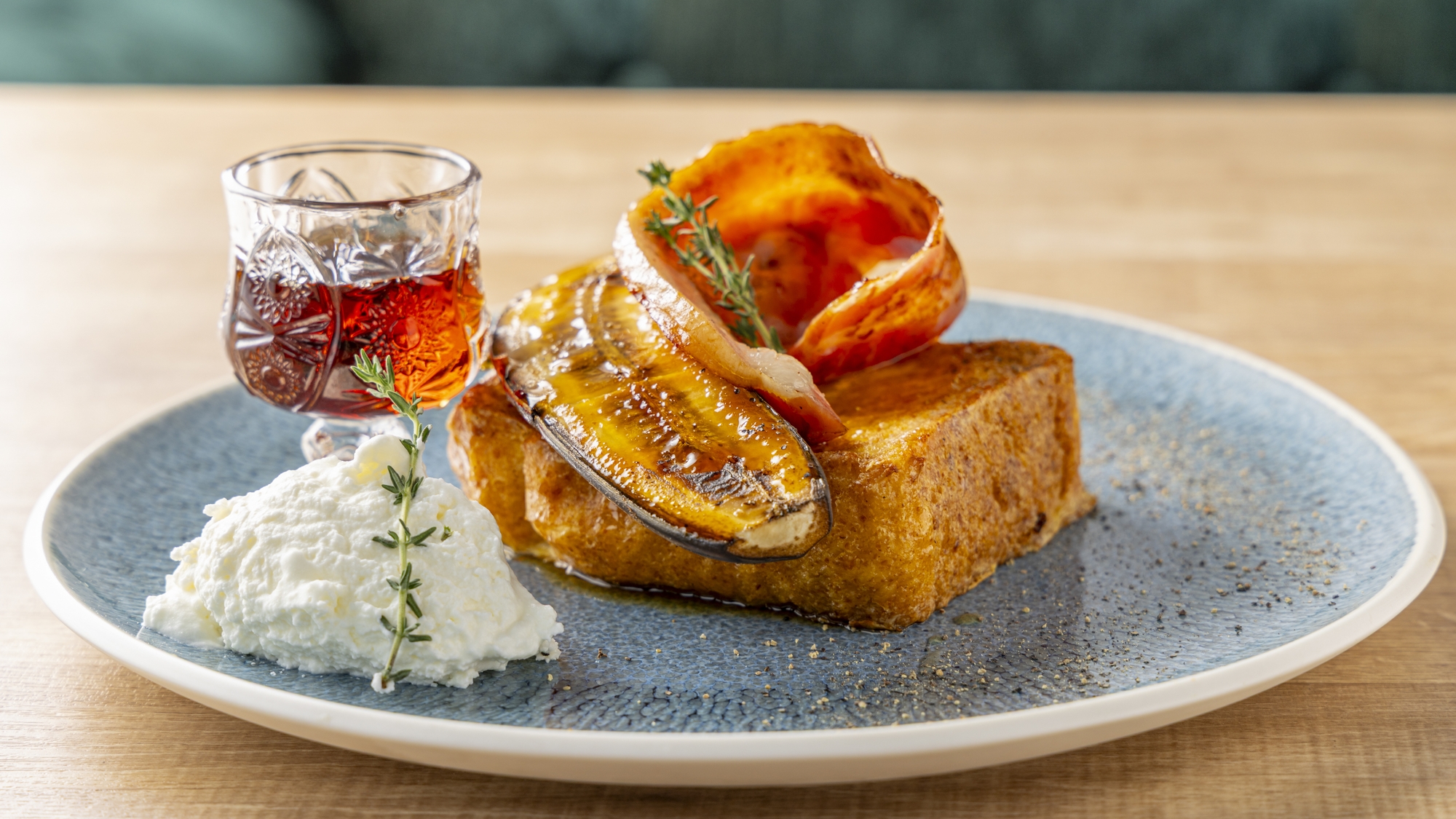 ■ご朝食｜選べるメインプレート「北海道産生乳のフレンチトースト」