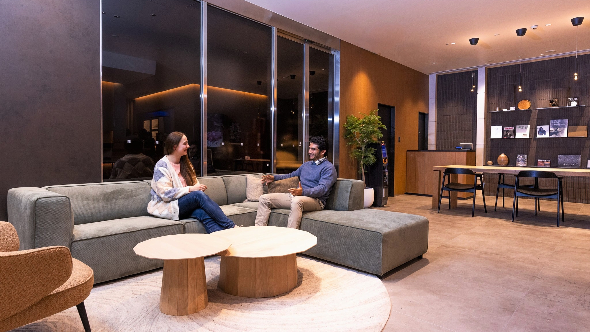 ■ラウンジ｜お待ち合わせ等にご利用いただけます