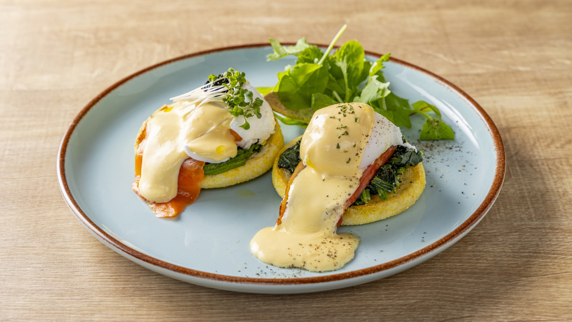 ■ご朝食｜選べるメインプレート「プレミアムエッグベネディクト」