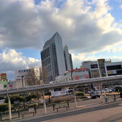 泉佐野駅から見たホテル
