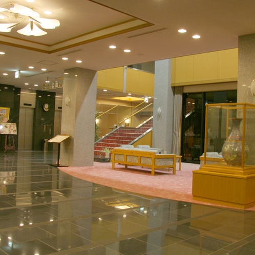 *【ロビー】佐賀県重要無形文化財の伝統工芸名尾和紙を飾っています。