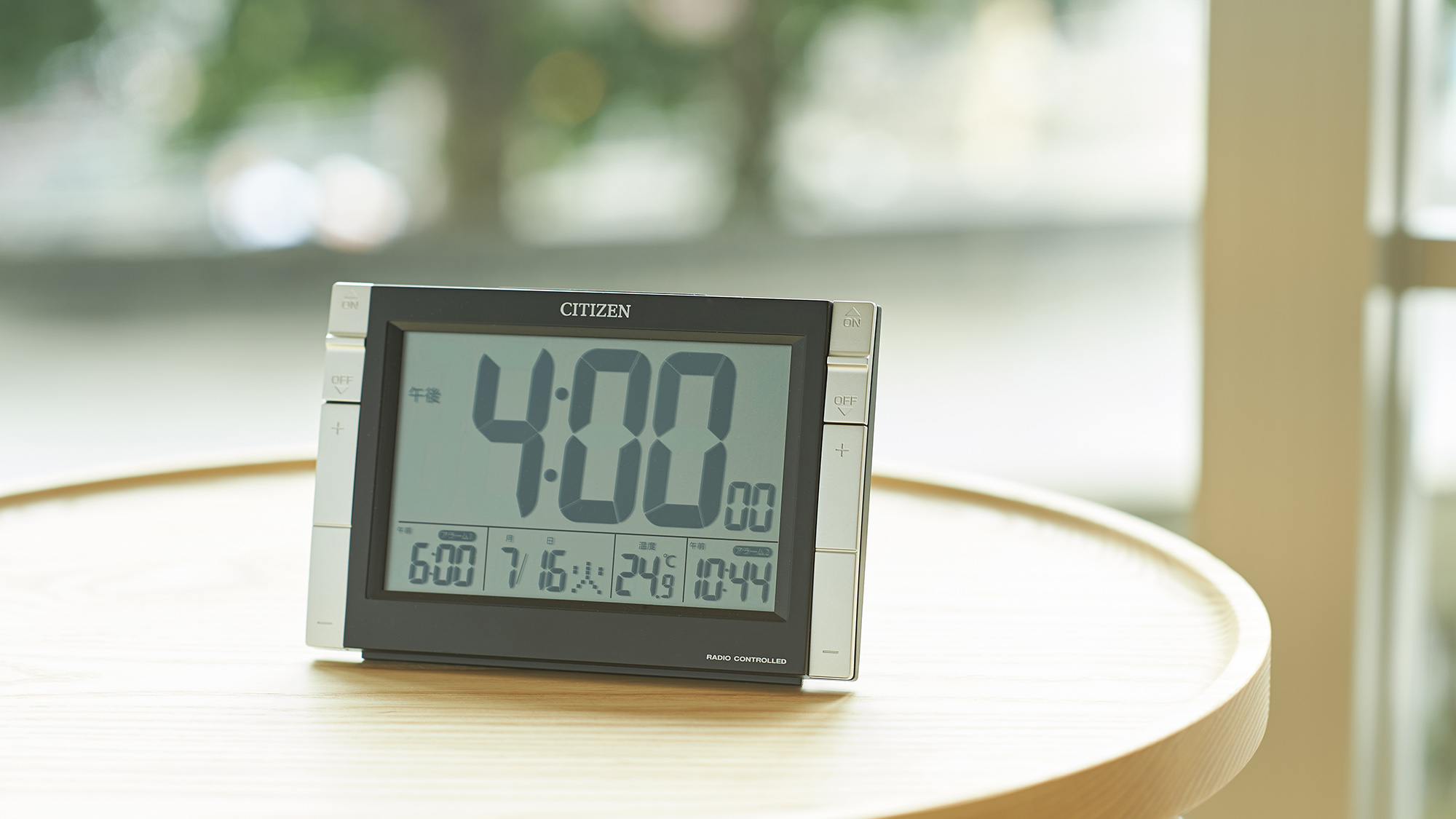 ・【客室備品】目覚まし時計で早起き対策！