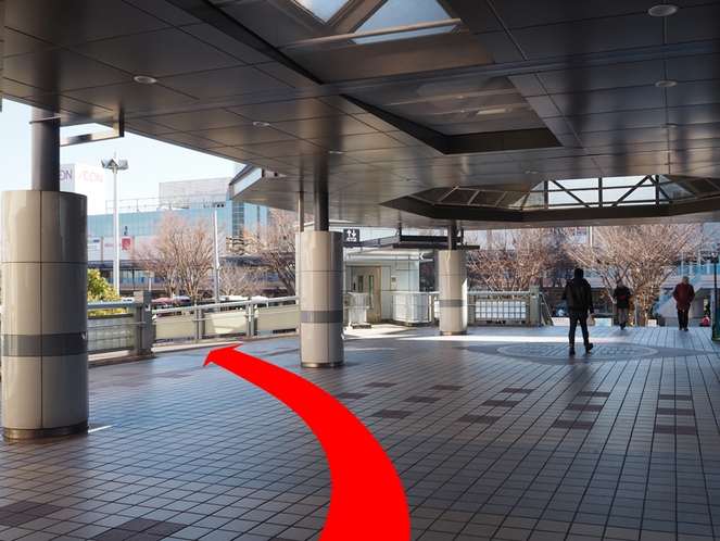 ◆新浦安駅「D」のりば案内５◆スロープ方向へ進む