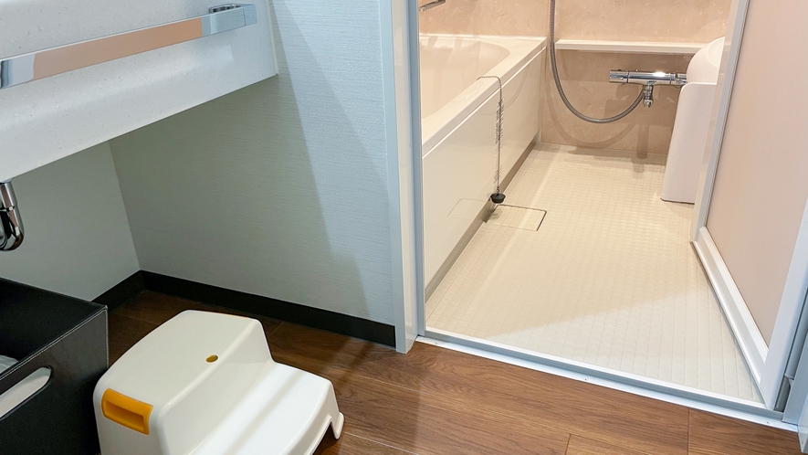 【バス・トイレ・洗面台別】独立した洗面スペースで、朝の身支度もスムーズに。 
