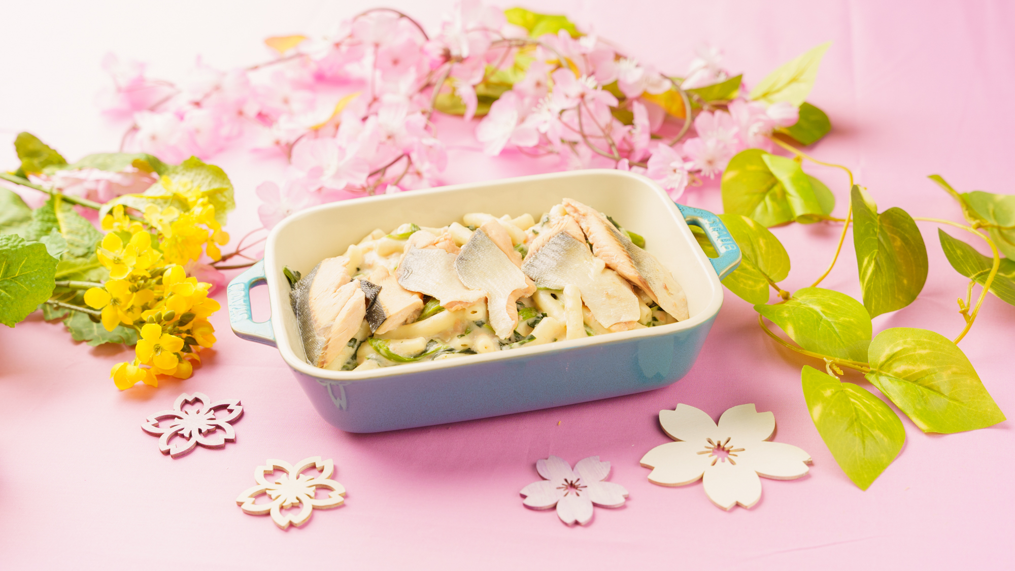 （日替わり）サーモンとほうれん草を合わせた、クリームベースのマカロニ