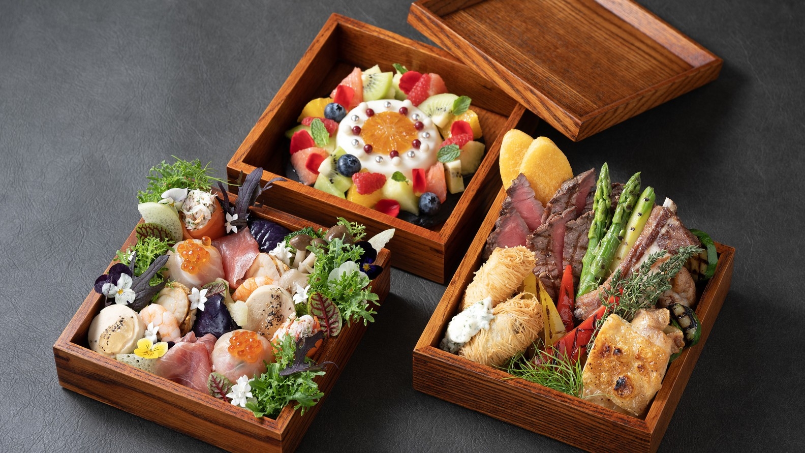 熱田まつり花火プラン【シェフ特製☆三段重仕立てのお弁当】夕食ルームサービス付