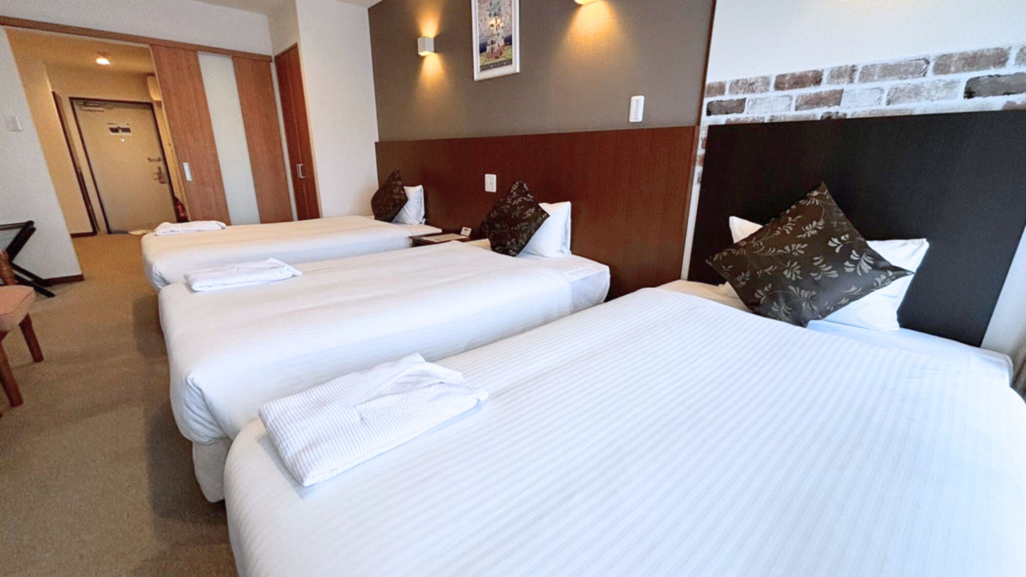 【ホテルタイプ】トリプルルーム★明るく清潔感のある室内で観光の疲れをしっかり癒していただけます