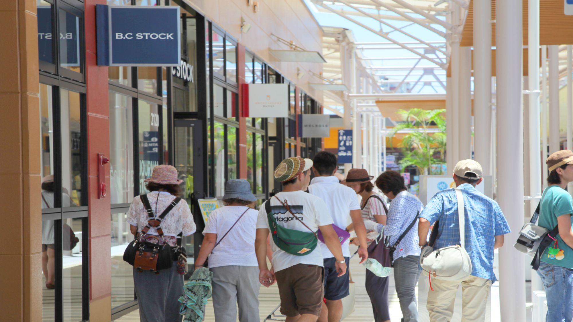 【アウトレットモールあしびなー】当館から車で約21分
