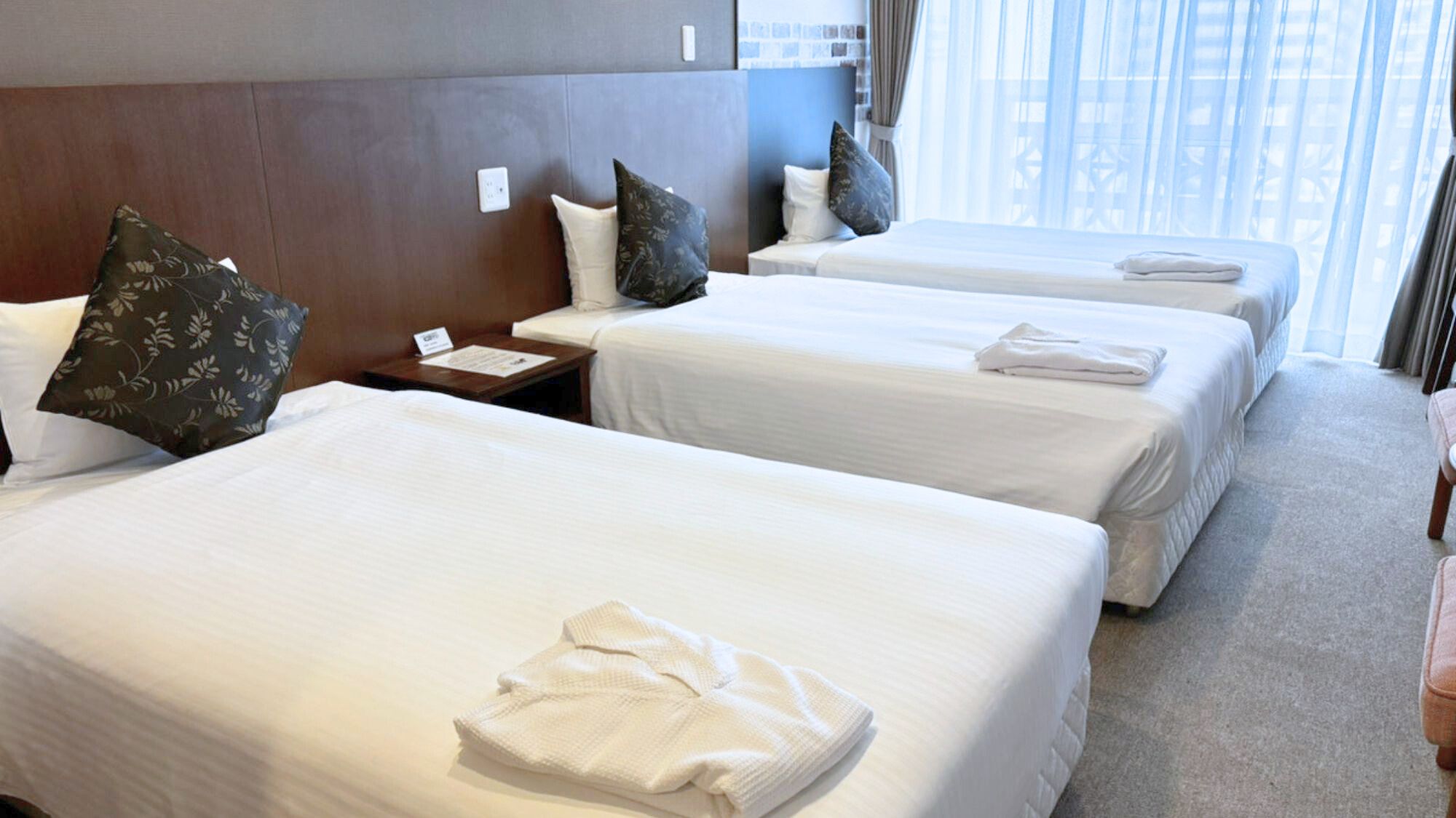 【ホテルタイプ】トリプルルーム★窓からの自然光が心地よく、爽やかな朝を迎えられます