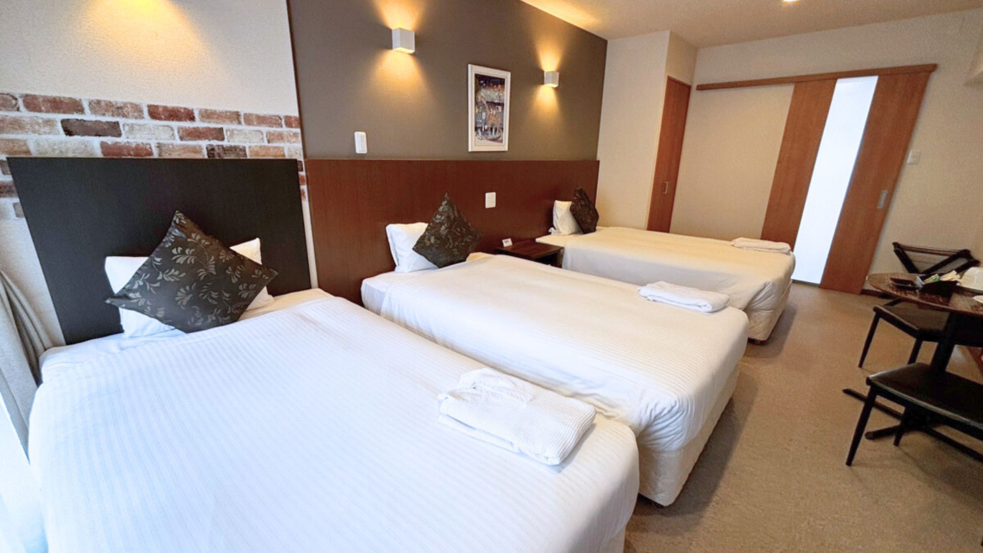 【コンドミニアムタイプ】トリプルルーム★広々とした空間に3台のベッドを配置し、家族やグループに最適