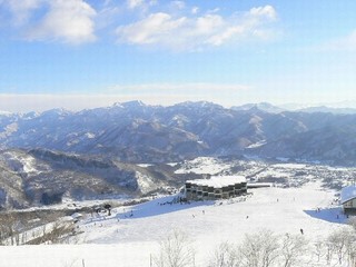 【山頂へ④】リーゼンクワッドを降りるとゴンドラ終点兎平に到着です。