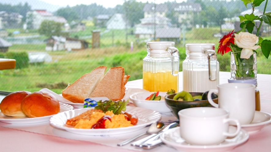 ・朝食 洋食一例　彩り豊かな朝食をお楽しみください