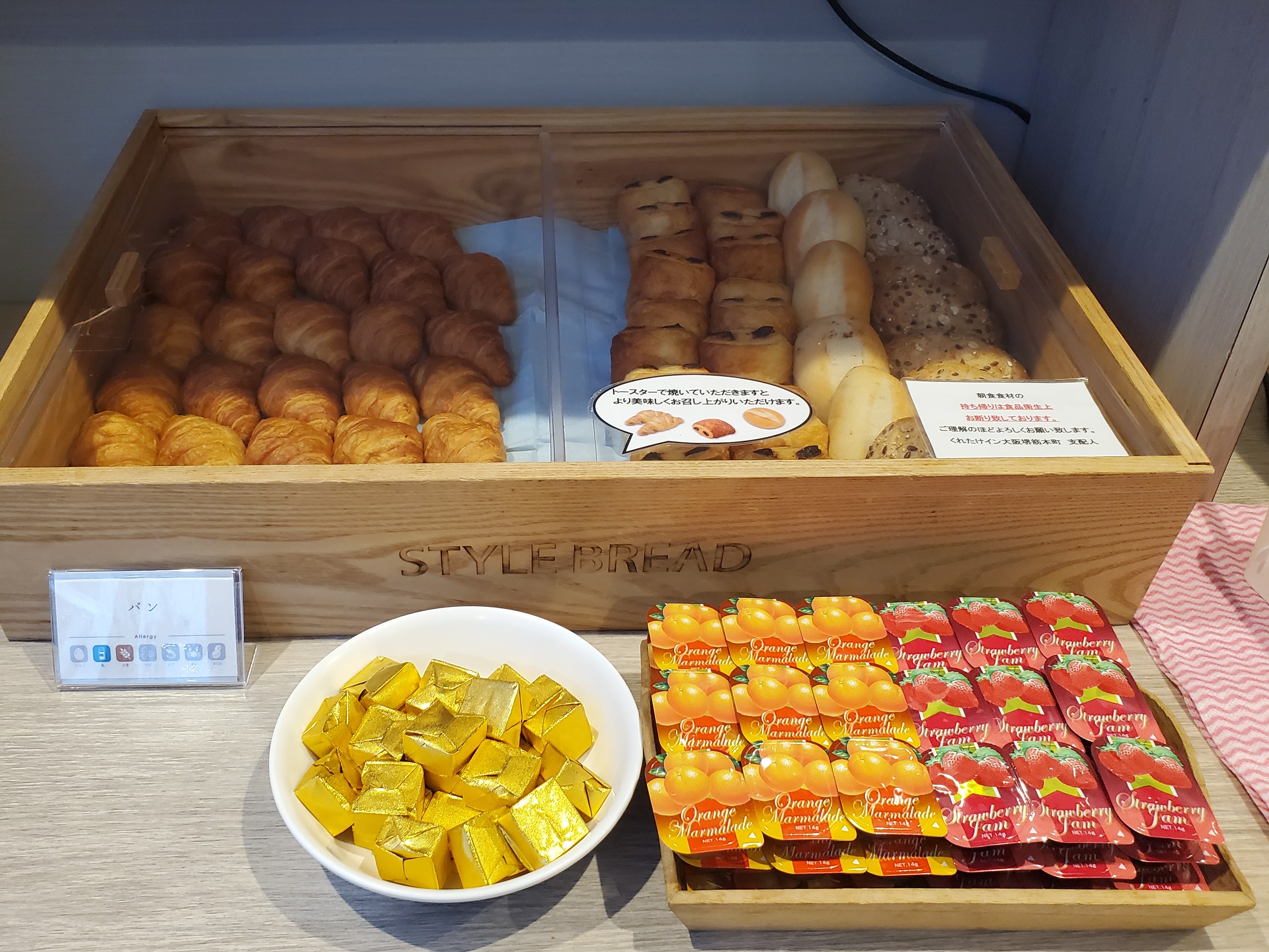 朝食バイキングイメージ　パン