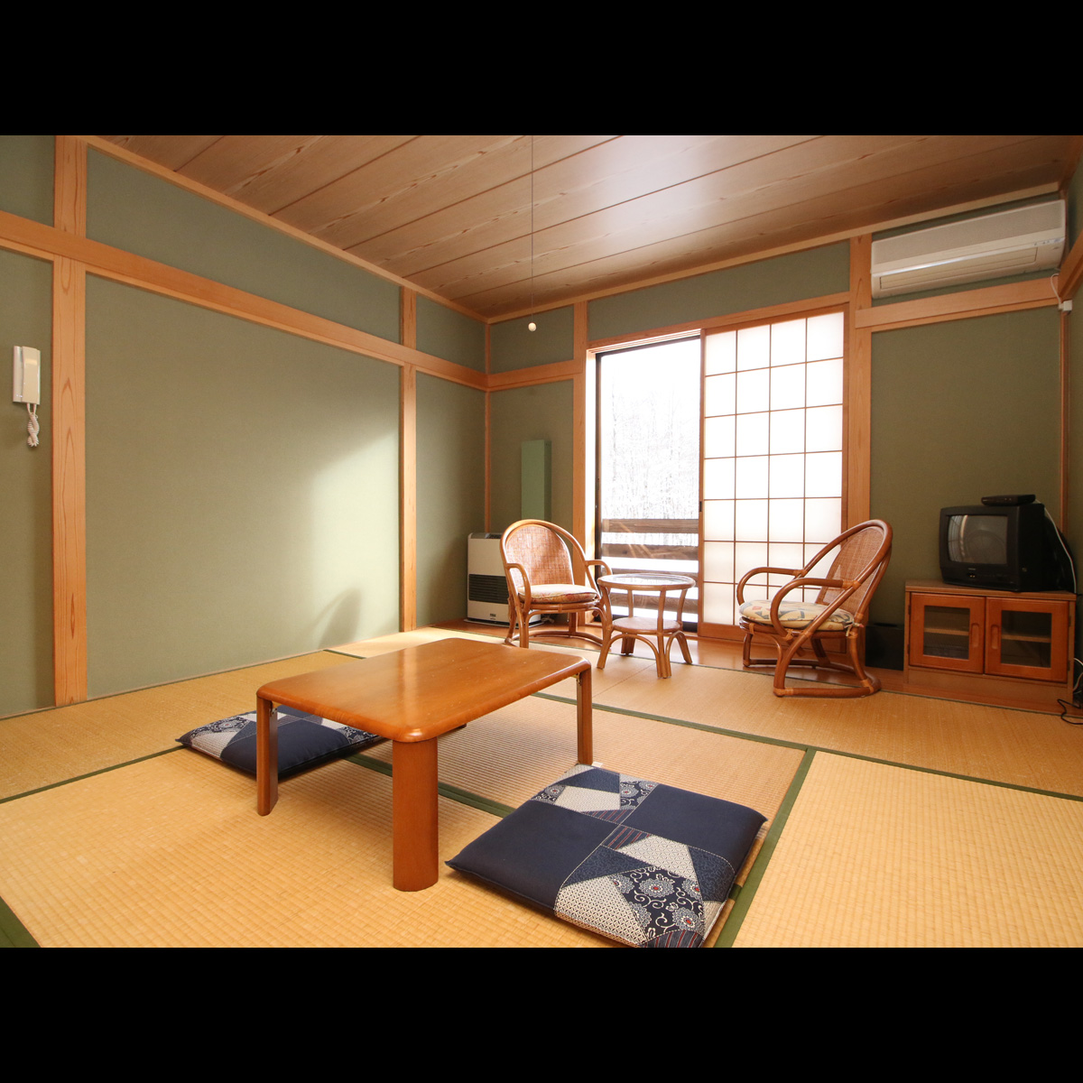 １０畳和室。動物たちとの出会いがあるかも？